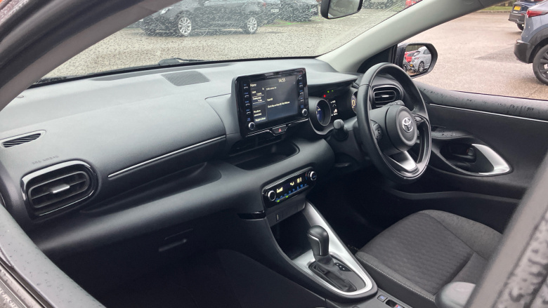 Toyota Yaris 1.5 Hybrid Design 5dr CVT Hybrid Hatchback